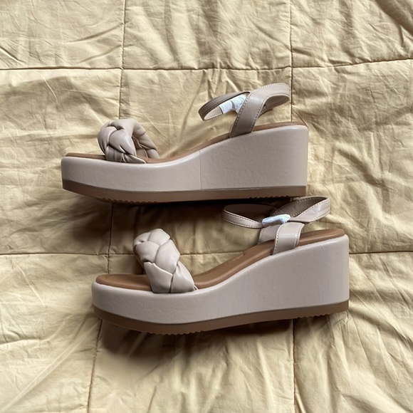 Nordstrom rack nude platform sandal - Picture 1 of 4